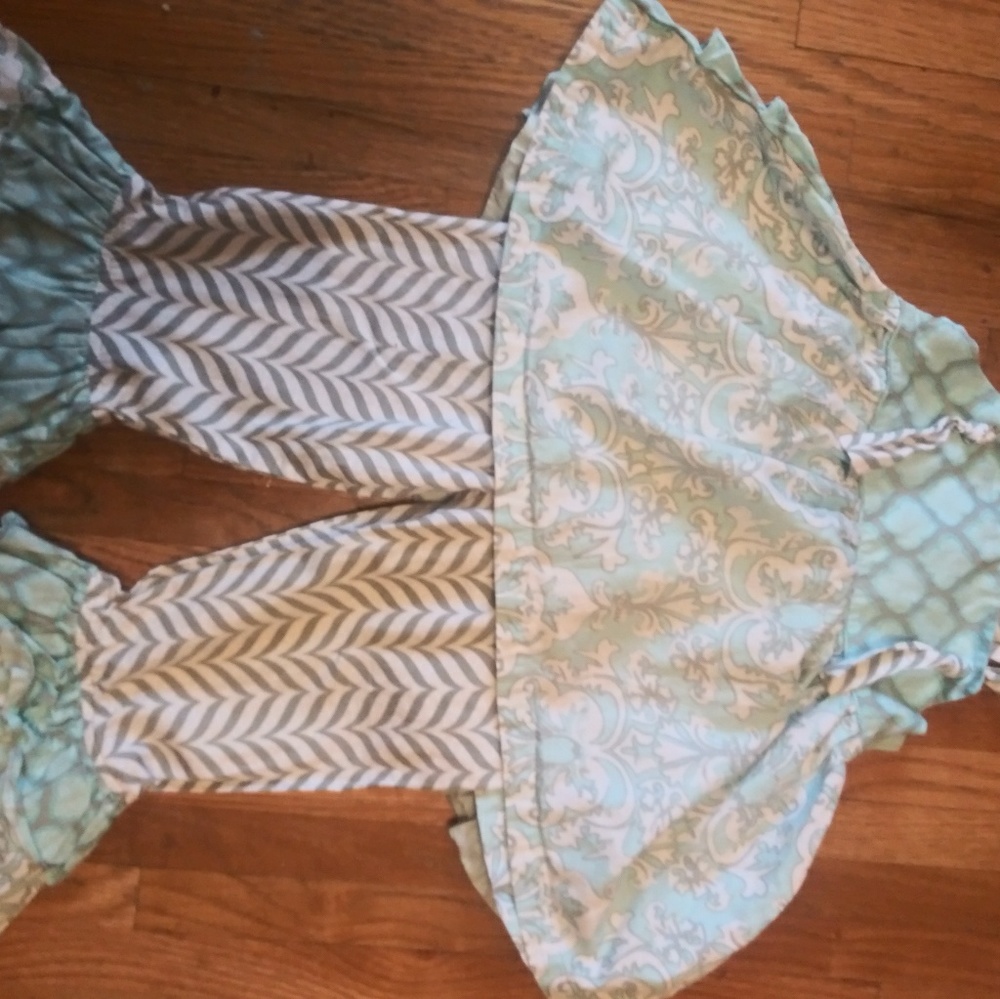 EUC Serendipity knot outfit 4t